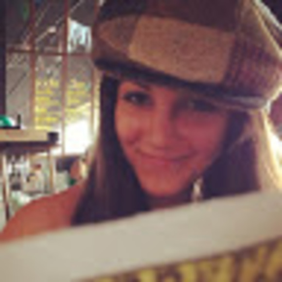 Meet your Posher, Julia - Picture 1 of 1